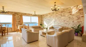 Castelia Bay Hotel - Image 4