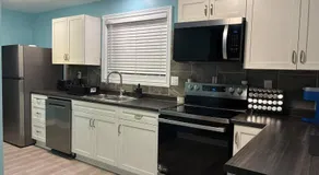 Hot Tub, Walk to Caesars, Free Parking, Sleeps 8 - Image 5