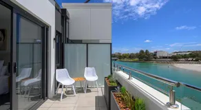 Waterfront Retreat- North Coogee - Luxury, Beachfront, family friendly, Sauna, close to Fremantle & Rottnest Island Ferry - Image 3