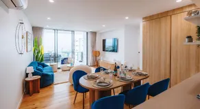 3-Bedroom Apartment with Sea View, Rooftop Pool, Study & Free Parking - Image 2
