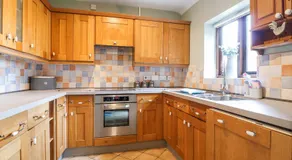 Corner Cottage - Image 4
