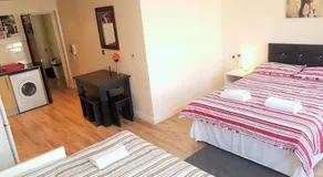 One Bedroom Flat in Great Location in London - Image 2