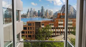 Walk to Ferry, Harbour Views & Parking - Image 4