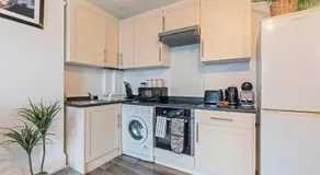 1Bedroom Maisonette - Sleeps 4 - 2 Toilets - Fast WiFi - Image 5