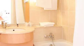 Central Hotel - Image 2