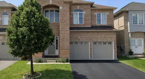 Spacious 2-Bed Suite with Private Bath, Mini Fridge, TV & Walk-In Closet in Brampton Shared Home - 4 Baths, Full Kitchen, WiFi, Laundry & Deck - Near GO Station, Great for Groups! - Image 5