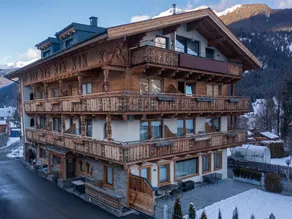Apartment in Tyrol with hot tub - Image 4