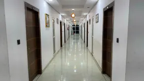 PLAY HOTEL BUDHA TOWER sector 18 metro - Image 5