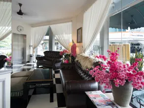 Luscious Hotel - Image 5