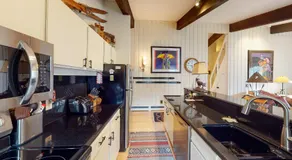 Peaceful Woodbridge Hideaway - Image 3