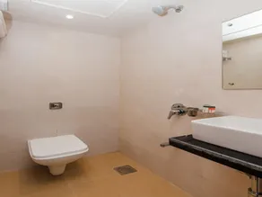 OYO 12257 Hotel Sai Suites - Image 5
