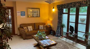 Clarke Cottage Guest House - Image 2