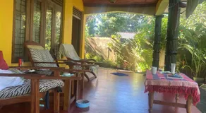 R&N Yellow House - Image 5