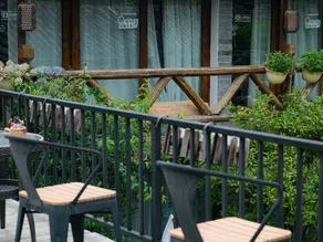 There is a Guesthouse in Lijiang - Image 4