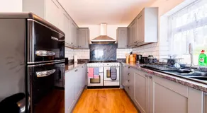 The Decker Apartment - Image 5