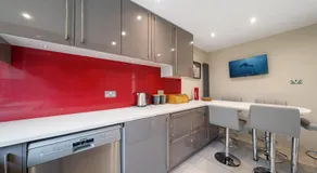 Cosy 3 BEDROOM Home with Garden, Ealing - Image 3