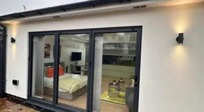 Luxury fully Self-Contained Studio with private bathroom and kitchen R6 - Image 5