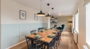 4 Bed City House with Private Garden and Parking - Image 3