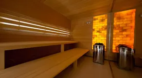 Hotel New Wave - Image 4