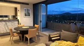 Stylish 1BR Spacious Penthouse Self Check-in, 7 min walk to parliament - Image 3