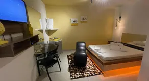 Motel Del Fuego - Image 4