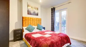 Spacious 3-Bed House in Egham - Image 2