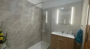 Quiet apartment overlooking the swimming pool - Image 2