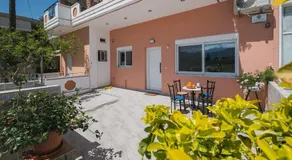 Spacious Home with Parking - Image 3