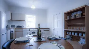 Dragons Den - 2 Bedroom Apartment - Tenby - Image 3