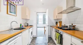 Modern 1 Bed 1 Bath Apartment for Corporates & Contractors, Free Parking, Wi-Fi & Netflix By Redwood Stays - Image 4