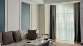 Caravan Hotel - Image 2