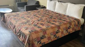 Relax Inn Marlin - Image 2