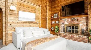 Oceanfront Retreat, Mount Rainier, King bed, Games - Image 2