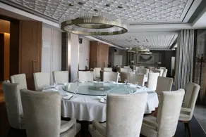 New Moon Hotel - Image 5