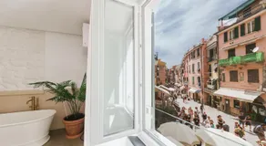 Scarlet Apartment Vernazza Heart - Image 3