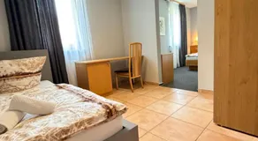 Sparta Hotel - Image 2