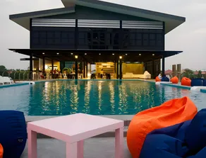 SR Residence Hotel - Image 2