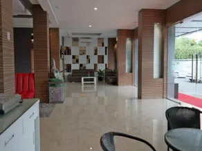 Hip Hop Hotel - Image 3