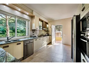 Large villa with swimming pool within walking distance to the beach - Image 4