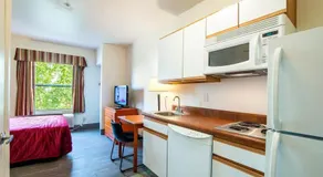 Sierra Vista studio apartment with full kitchen and King Bed - Image 4