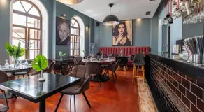La Boheme Hotel - Image 5