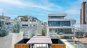 Luxe 3BR Penthouse w Jacuzzi&Parking&Mamad by HolyGuest - Image 5