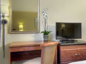 The Monarch Hotel - Image 5