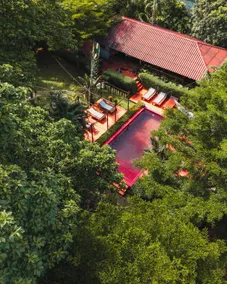 Red Moon Hideaway - Image 3