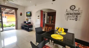 Elegant Villa in La Fortuna with spacious backyard plus very private pool & parking - Image 3