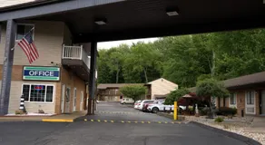 Carrier Motor Lodge - Image 4