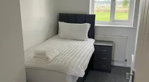 3 Bed house Near Manchester Airport - Image 3