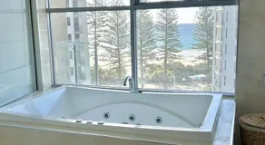 Luxury Coolangatta Sub-Penthouse Beach Abode - Image 4