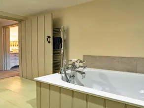 Holiday cottage with private garden, No Deposit - Image 5