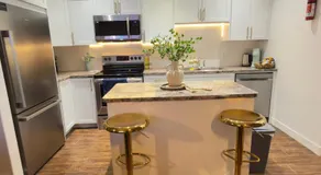 Charming 3BR Suite Near Downtown, General Hospital - Image 3